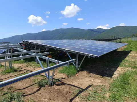 Работа по монтажа на фотоволтаични панели на обект на Solarity BG